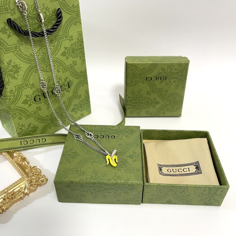G*u*i necklaces